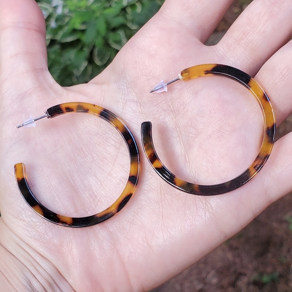 NWOT 43mm Tortoise Shell Acrylic Hoop Earr… - Picture 5 of 8